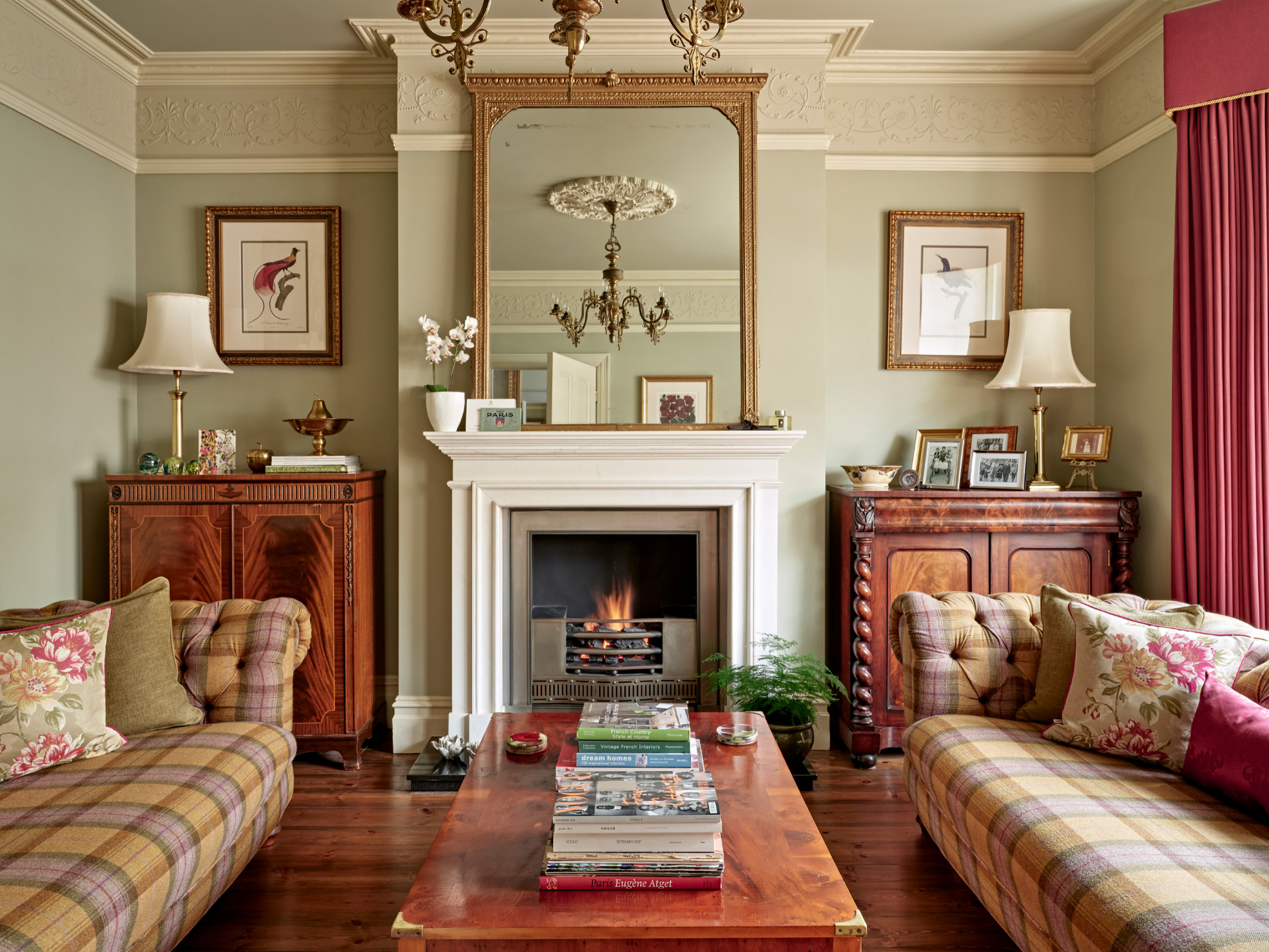 Beautiful Victorian Living Room Ideas and Designs - December