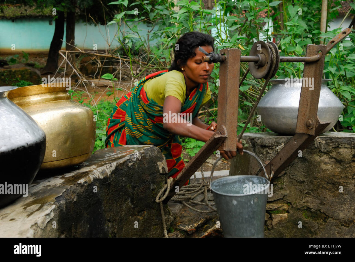 Drawing water from well hi-res stock photography and images - Alamy